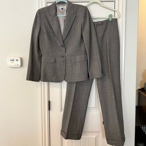 Elegant Gray Women's Pantsuit